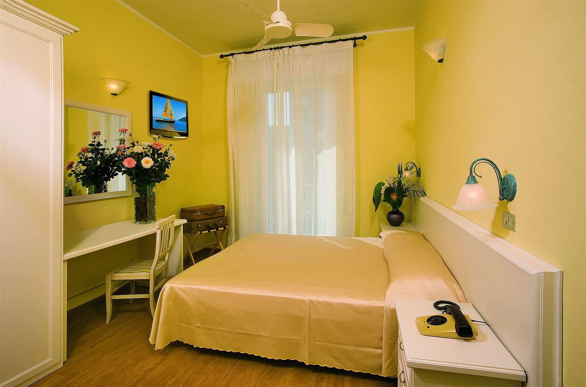 Hotel Plaza Gabicce Mare Exterior photo